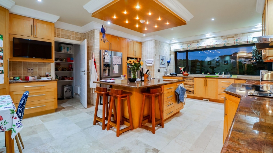 6 Bedroom Property for Sale in Myoli Beach Western Cape